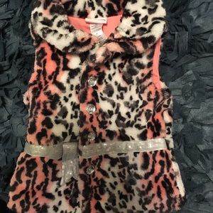 4/10$! Fuzzy  vest